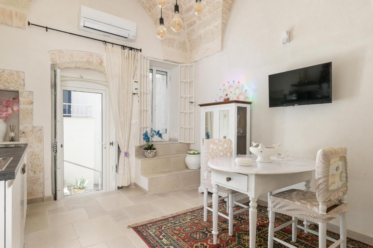 Stairway With Jacuzzi By Wonderful Italy Apartment Ostuni Ngoại thất bức ảnh
