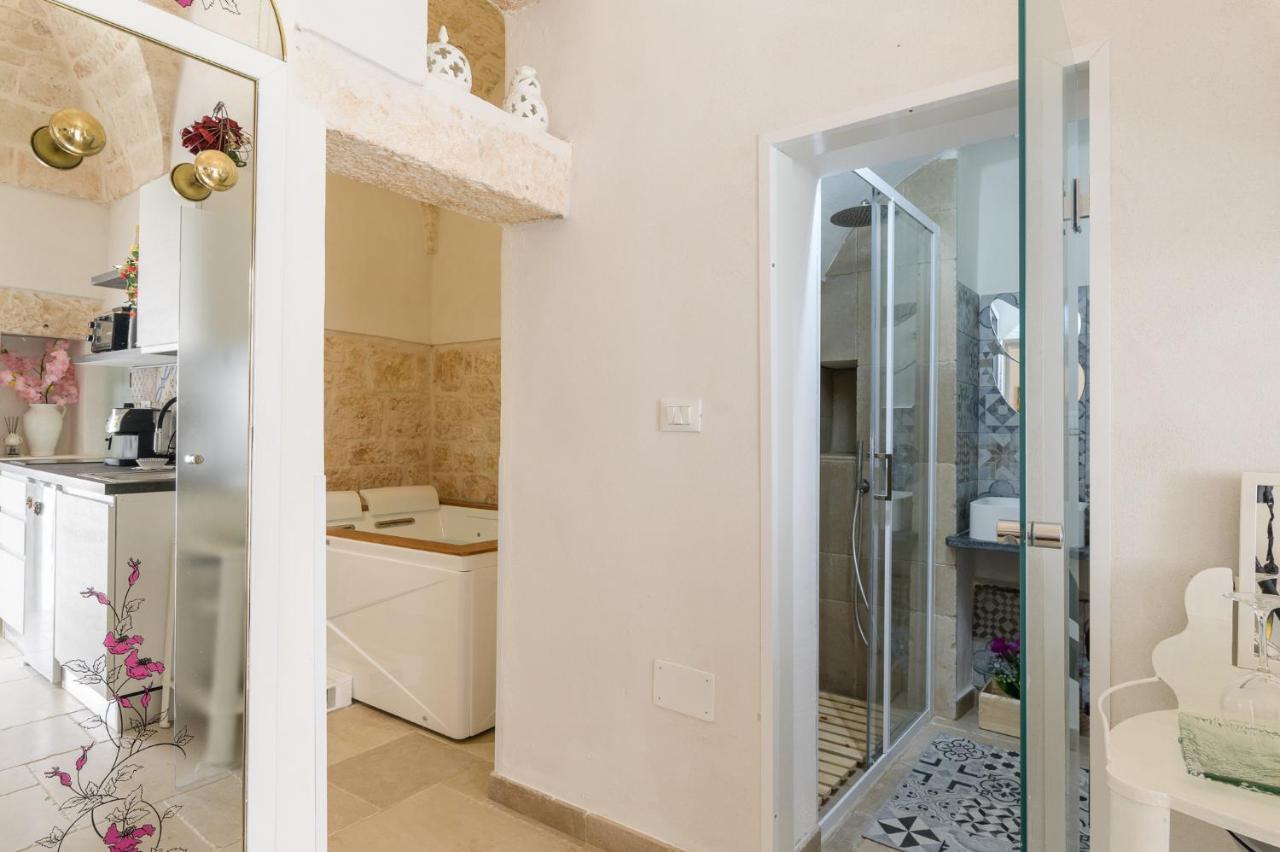 Stairway With Jacuzzi By Wonderful Italy Apartment Ostuni Ngoại thất bức ảnh
