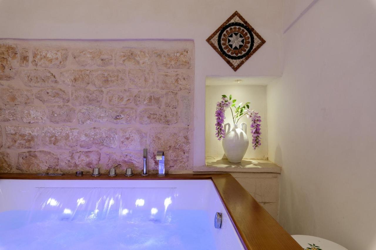 Stairway With Jacuzzi By Wonderful Italy Apartment Ostuni Ngoại thất bức ảnh